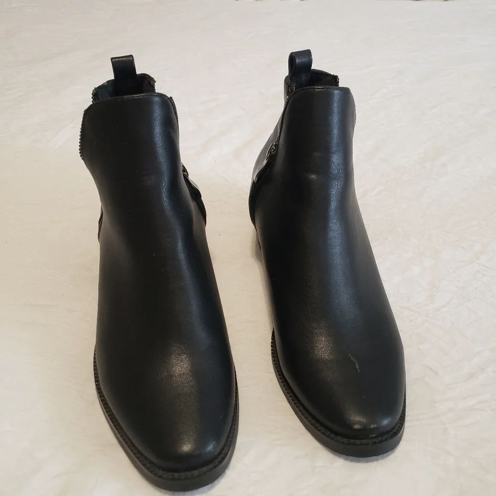 BLACK BOOTIES SIZE 71/2